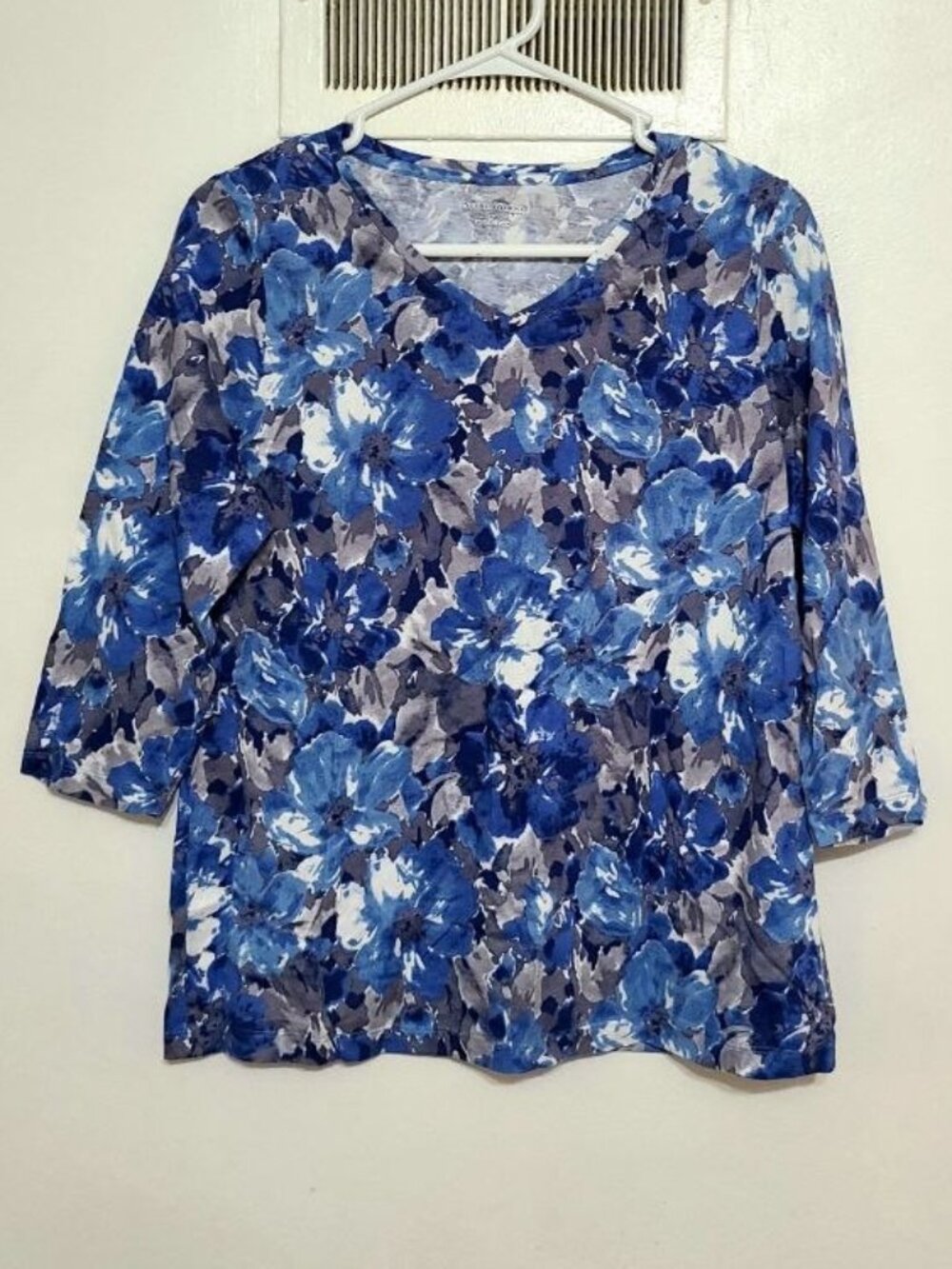Floral 3/4 Sleeve V‑Neck Blouse